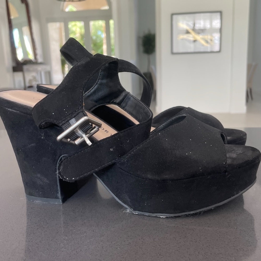 Black Heels- Chinese Laundry